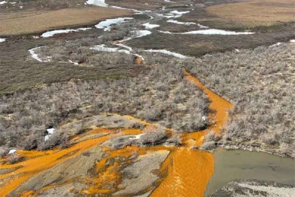 orange tributary of the Kugororuk River
