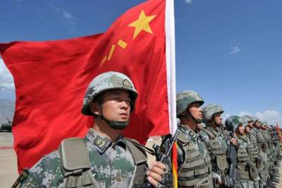 Chinese military troops