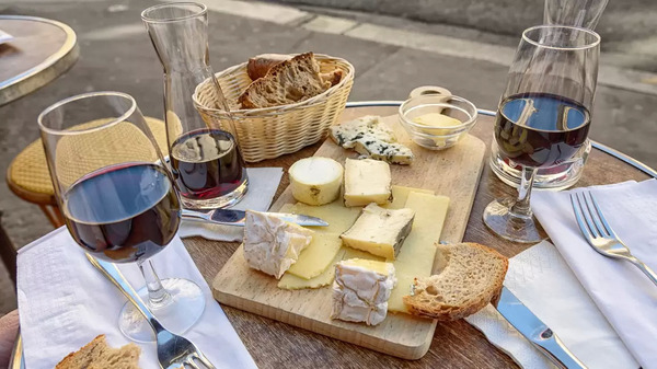 bread,cheese&wine