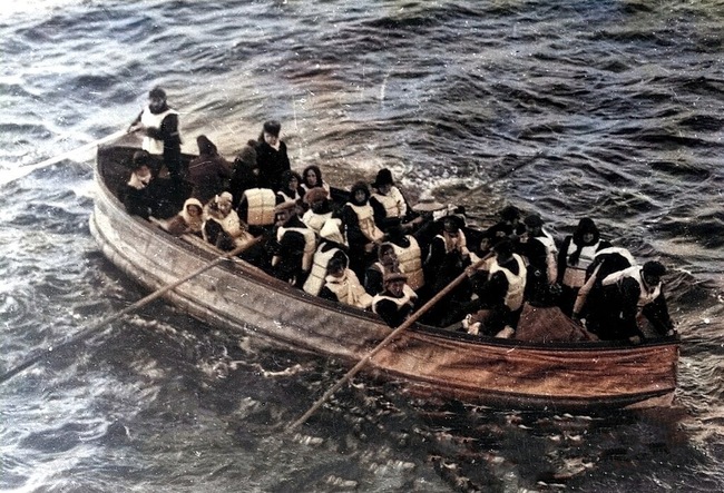 TitanicLifeboatLastcolorized